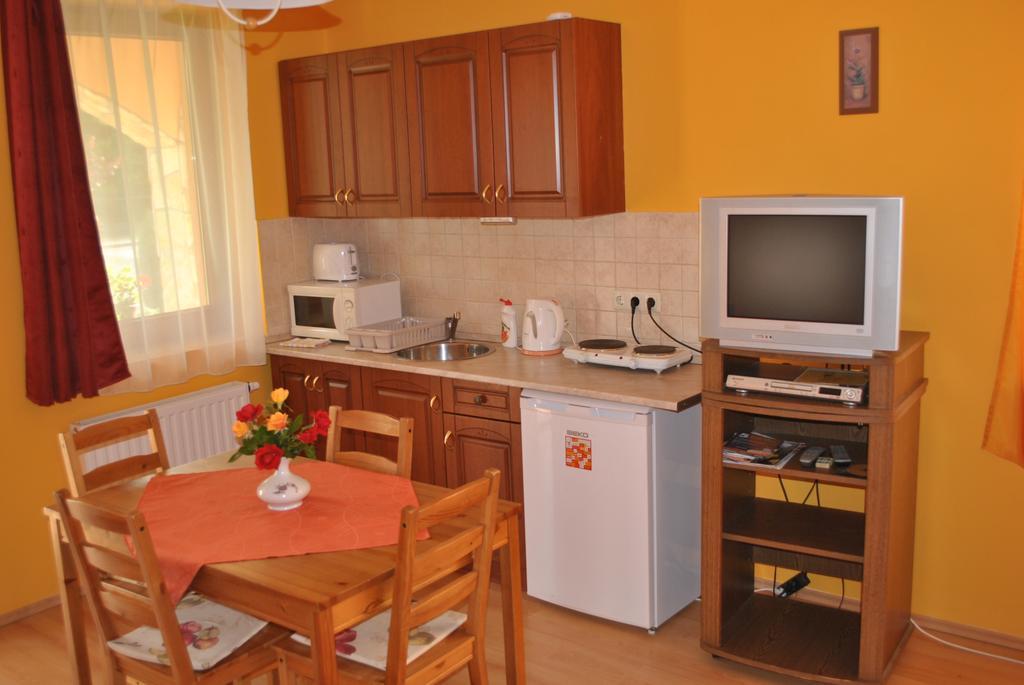 Mediterran Apartmanhaz Hotel Eger Room photo