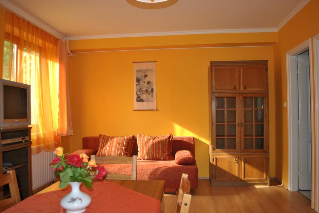 Mediterran Apartmanhaz Hotel Eger Room photo