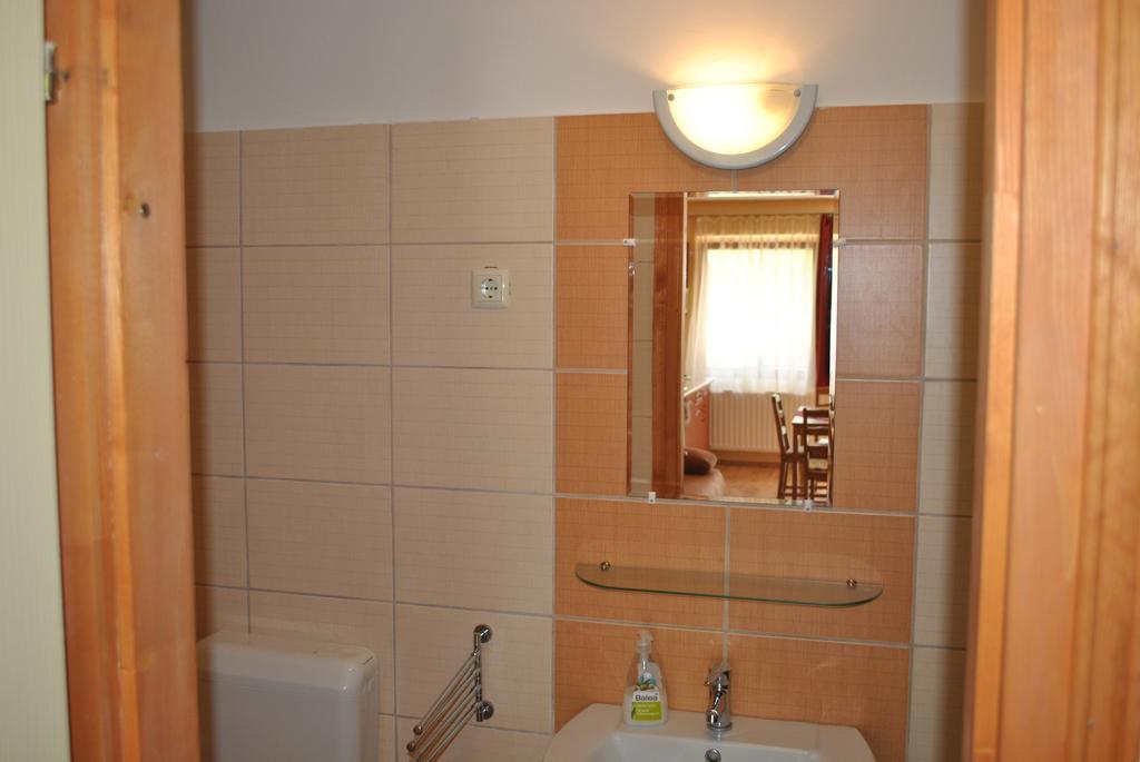 Mediterran Apartmanhaz Hotel Eger Room photo